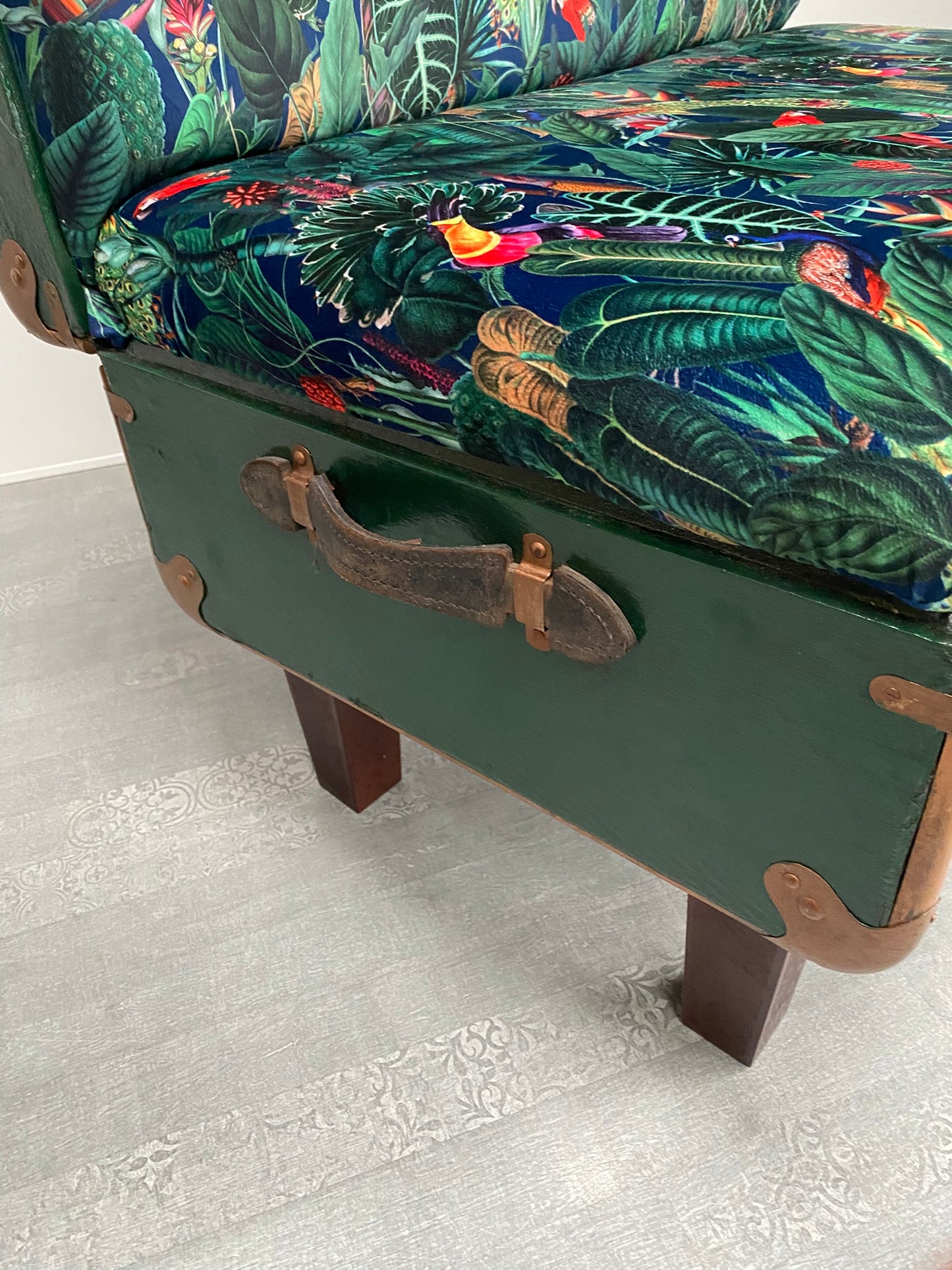 side view of elegant steamer chair 1